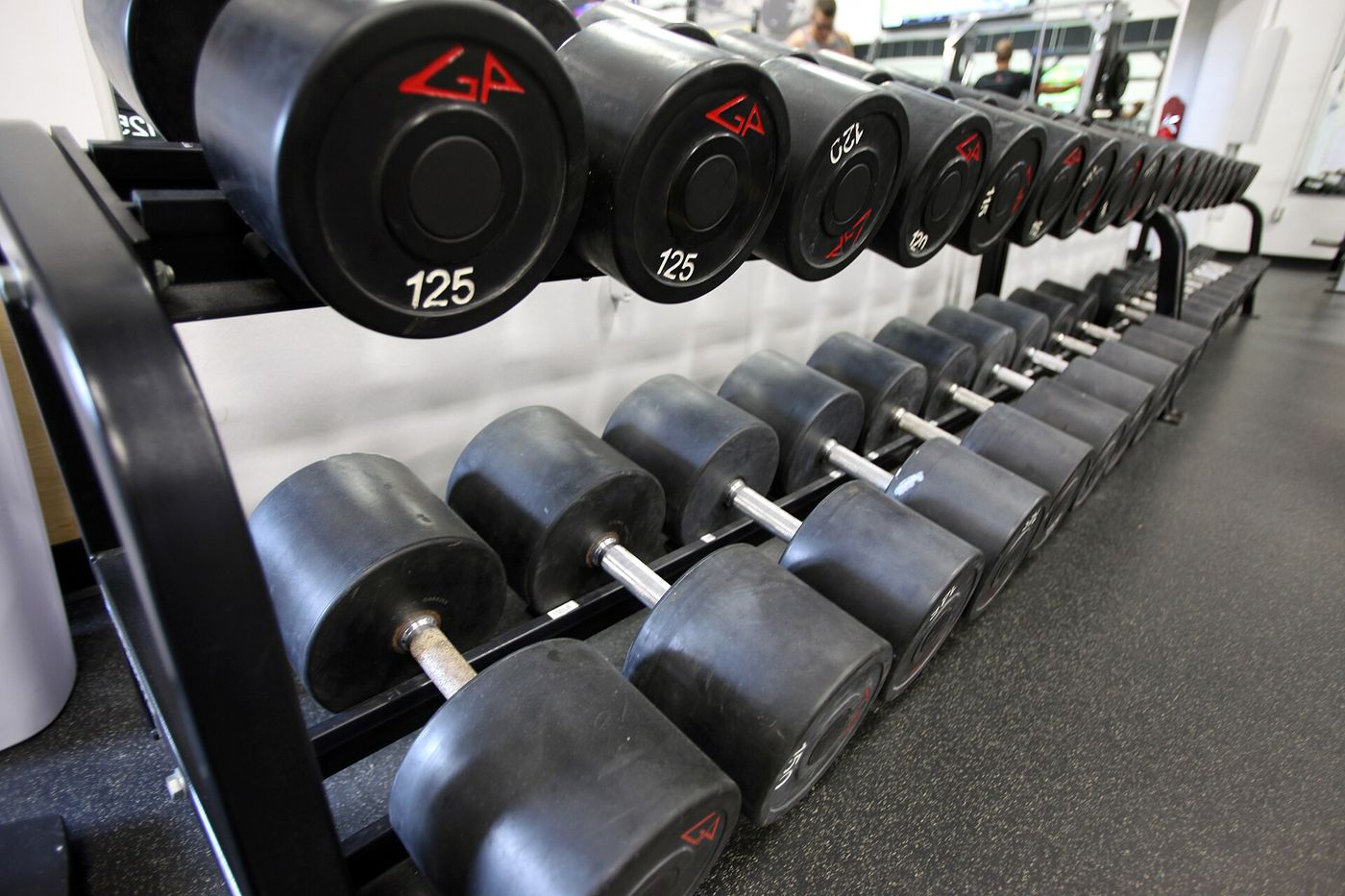 Marines' voices echo, prompt new gym hours 150927-M-AI083-067