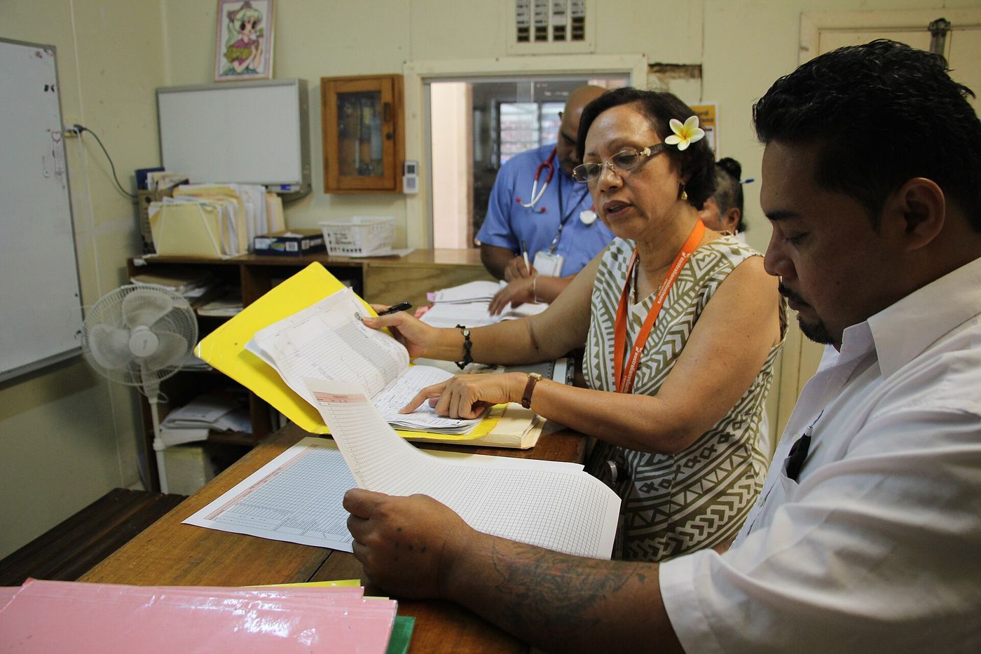 Australian aid-funded Health Educator, Min Lene (left), in conversation with Nurse Supervisor Toany Tamoaieta at the Rep